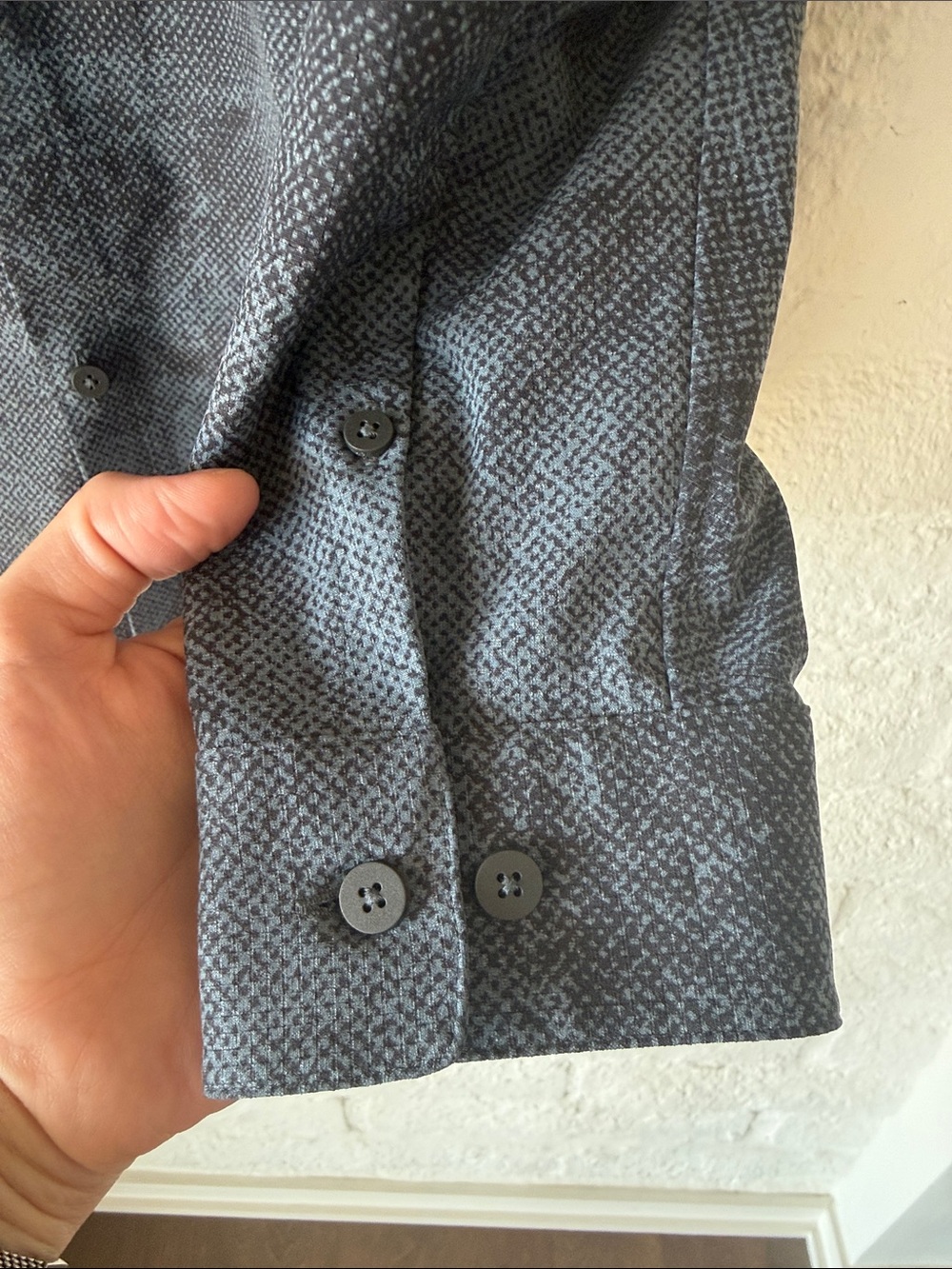 Men's Lululemon Athletica - XL- Airing Easy Long Sleeve Shirt Pixel Print - Picture 3 of 6